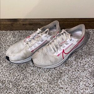 Nike Pegasus White and Pink Athletic Shoes Sleek Design